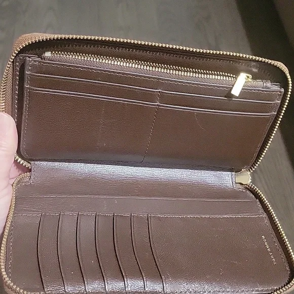 Tory Burch Wallet - Picture 5 of 8